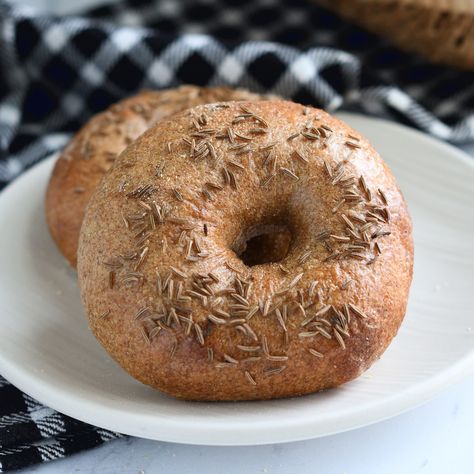 Sourdough Rye Bagels with Caraway Seeds Bagel Flavors, Rye Bagels, Bagel Recipe Easy, Ancestral Diet, Sourdough Rye, Sourdough Bagels, Weight Gaining, Best Bagels, Freezer Recipes