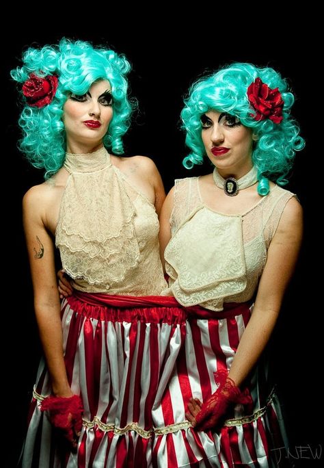 Conjoined Twins Costume Inspiration Haunted Carnival, Twin Costumes, Twin Halloween, Circus Outfits, Creepy Carnival, Halloween Circus, Twin Halloween Costumes, Dark Circus, Conjoined Twins