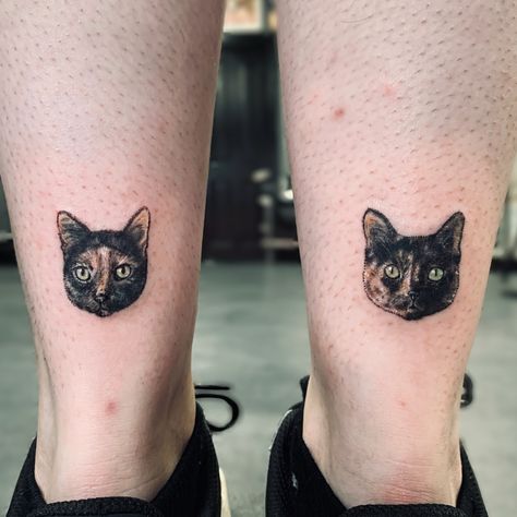 Tortie Cat, Girl Thigh Tattoos, Cat Tattoo Simple, Black Cat Tattoos, White Tattoo, Dog Tattoos, Tattoo Ideas Design, Cat Tattoo, Thigh Tattoo