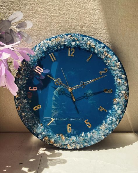 Teal colour supremacy 🦋!!! Made this sparkling wall clock recently and got a cut from the glass chunks too 🤣!! Size : Diameter: 14 inch Width : 30mm Colour : Ash gray Dm us for more information 🦋 [ Wall clock , interior design, Resin clock ,custom gift , corporate gifting , bulk order ,diwali gifting , gift for home , gift for family , resin workshop ] #resinart #wallclock #interiordesign #bulkorder Resin Art Clock Design, Resin Art Wall Clock, Resin Workshop, Resin Art Clock, Epoxy Wall Art, Clock Living Room Decor, Epoxy Wall, Resin Clock, Large Wall Clock Modern