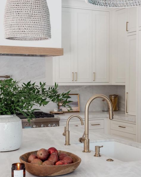 Every corner of this kitchen is just so beautiful! A wood bowl with fruit and a glazed vase with lush greenery can be a simple yet elevated way of styling your kitchen. @joeysnowdesign_co #kitchenislands #kitchendecor #kitcheninspiration #kitchenfaucet #islandcountertop #kitchencabinetry #joeysnowdesignco #carlsbadcalifornia Island Stove Top, Island Stove, Countertop Styling, Styling Your Kitchen, Island With Stove, Carlsbad California, Island Countertops, California Cool, Wood Bowl