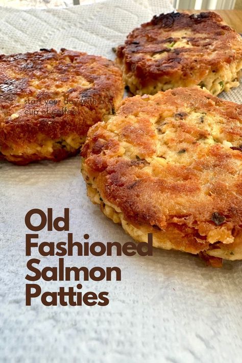 Salmon patties arranged on a paper towel after frying. Salmon Cake Recipes Canned, Easy Canned Salmon Patties, Old Fashion Salmon Patty Recipe, Easy Salmon Cakes Recipes, Recipes Canned Salmon, What Can I Make With Canned Salmon, Salmon Patty Recipes Canned, Recipes For Canned Salmon, Recipes Using Canned Salmon