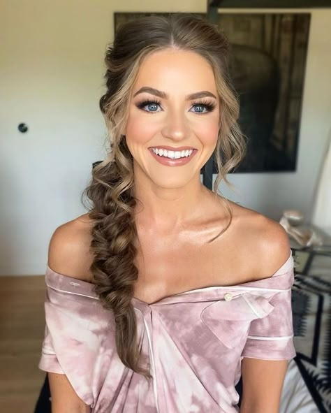 Bridesmaid Hair Inspo, Bridemaids Hairstyles, Cute Prom Hairstyles, Side Braids, Side Braid Hairstyles, Wedding Braids, Power Bi, Bridesmaids Hair, Bridesmaid Hair Makeup