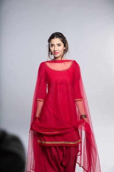 Mahira Khan Dresses, Patiala Dress, Punjabi Fashion, Punjabi Outfits, Mahira Khan, Casual Indian Fashion, Pakistani Dresses Casual, Salwar Kamiz, Traditional Indian Outfits