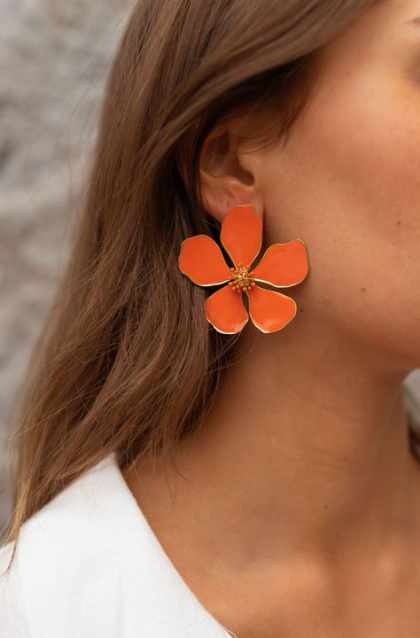 Golden Myrla Earrings – Easy Clothes North America Parisian Women, Vibrant Flower, Flower Pendant, Women's Jewelry, Statement Earrings, North America, Jewelry Design, Women Jewelry, Models