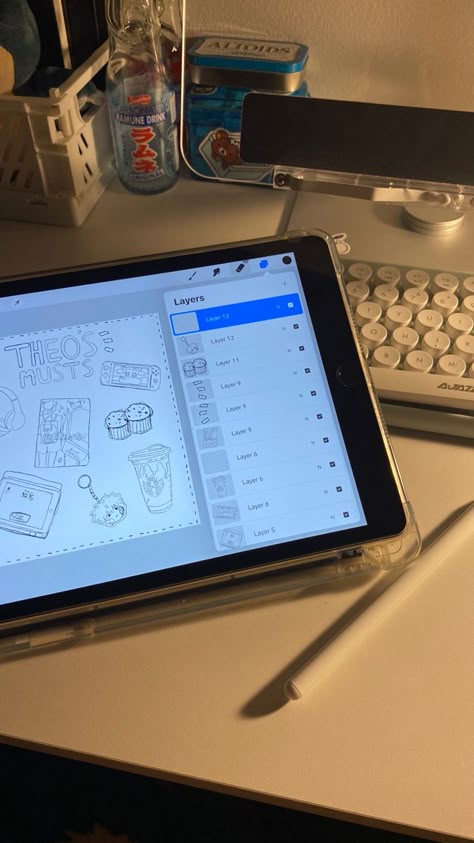 Drawing Tablet Aesthetic, Animation Tablet, Digital Artist Aesthetic, Ipad Digital Art, Animation Student, Art Tablet, Ipad Essentials, High School Life Hacks, Art Studio Room