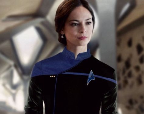 Starfleet Officer, Star Trek Uniforms, Star Trek Images, Star Trek Characters, Star Trek Cosplay, Kristin Kreuk, Far Future, Star Trek Universe, Science Fiction Fantasy