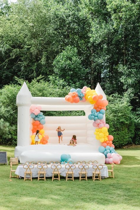 Outside Kids Birthday Party Ideas, 1st Birthday Location Ideas, Kid Event Ideas, Backyard Kids Birthday Party, Outdoor Park Birthday Party, Backyard Party Ideas For Kids, Outdoor Birthday Party Ideas For Kids, Park Birthday Party Decorations, Backyard First Birthday