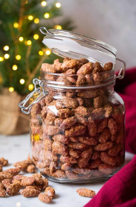 Jar Food Gifts, Super Healthy Snacks, Candied Pecans Recipe, Xmas Recipes, Holiday Appetizers Easy, Cinnamon Candy, Candied Almonds, Homemade Food Gifts, Mason Jar Meals