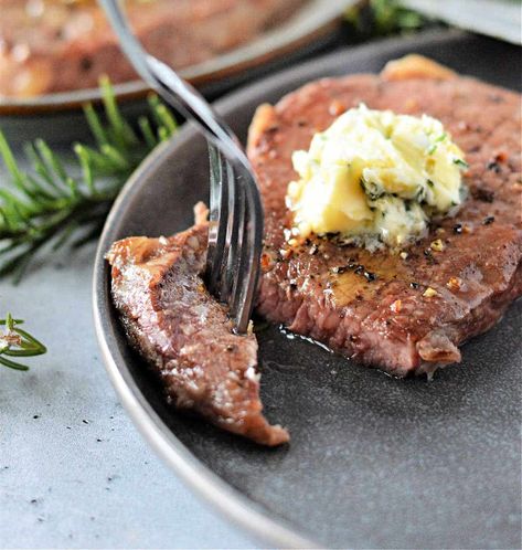 Steak In Instant Pot, Beef Round Steak Recipes, Double Air Fryer, Steak On The Stove, Cook Frozen Steak, Tenderized Round Steak, Steak On Stove, Beef Round Steak, Round Steak Recipes