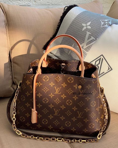 Sac Louis Vuitton, Pochette Louis Vuitton, Fake Designer Bags, Purse Collection, Unique Handbags, Women Purse, Dream Bags, Perfect Handbag, Chanel Purse