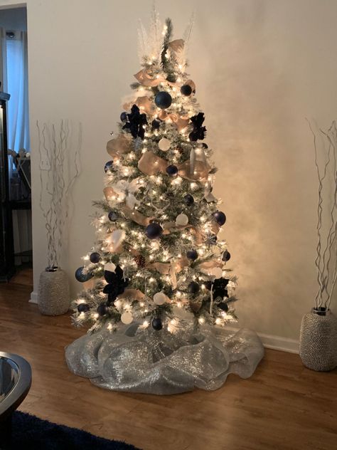 Christmas Decor Tree, Tree Decor Christmas, Backyard Trees, Silver Christmas Tree, Rustic Christmas Tree, Christmas Tree Decor, Silver Christmas, Holiday Home Decor, Instagram Page