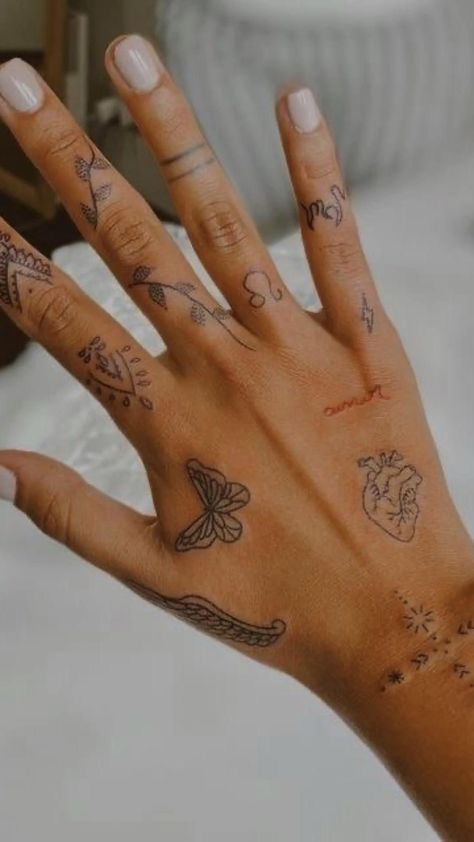 Finger Tattoo For Women, Hand And Finger Tattoos, Hand Tattoos For Women, Small Hand Tattoos, Classy Tattoos, Discreet Tattoos, Subtle Tattoos, Dope Tattoos, Simplistic Tattoos