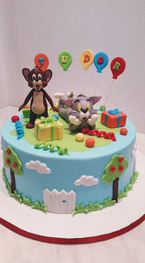 Tom And Jerry Cake Ideas, Tom Cake, Tom And Jerry Cake, Cartoon Birthday Cake, Tom Und Jerry, Tom Y, Small Birthday Cakes, Duck Cake, Tom Et Jerry