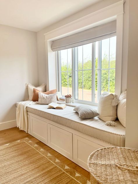 Diy Window Seat With Drawers, Ikea Window Seat, Bay Window Benches, Built In Bench Seating, Diy Window Seat, Built In Window Seat, Window Bench Seat, Window Seat Storage, Window Seats