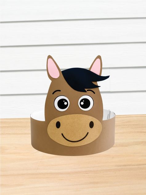 Kids can create their own horse headband to wear whenever they want! Download the free printable template and make it with preschool, pre k, and kindergarten children. This craft is great for farm-themed parties, for the letter H, or when learning about horses. It's and easy kids craft that's fun to make. Easy Animal Crafts, Horse Headband, Arctic Animals Crafts, Horse Template, Zoo Animal Crafts, Ocean Animal Crafts, Polar Bear Craft, Cuadros Diy, Farm Themed Party