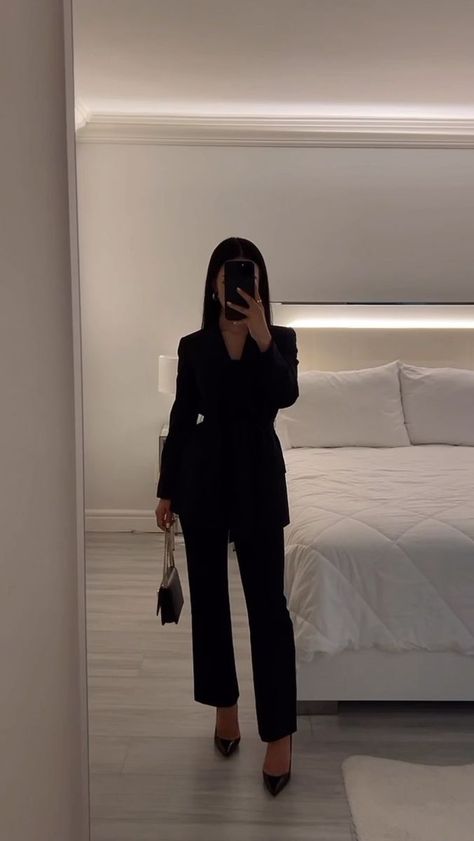 shilan شیلان on Reels | Rodrigo Amarante · Tuyo (Narcos Theme) Black Suit For Women Aesthetic, Outfit Anniversaire, Women Suit Outfits, Formal Event Outfit, Minimalism Outfit, Black Blazer Outfit, Luxury Street Style, Interview Attire, Woman In Suit