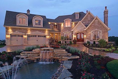 Really nice big house...so gorgeous Mini Mansion, Front Yards Curb Appeal, Nice House, Casa Exterior, House Goals, Home N Decor, Model Homes, On The Side, House Rooms