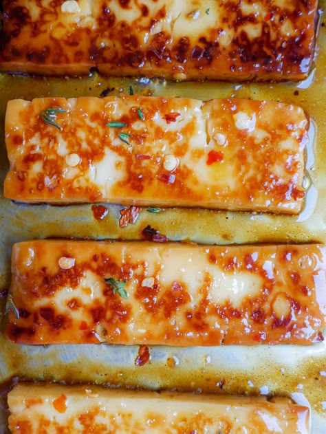 Pan Fried Hot Honey Halloumi - Daen's Kitchen Honey Halloumi, Baked Halloumi, Haloumi Recipes, Breakfast Recipes Easy Quick, Fried Halloumi, Side Salad Recipes, Tomato Jam, Cream Cheese Spreads, Hot Honey