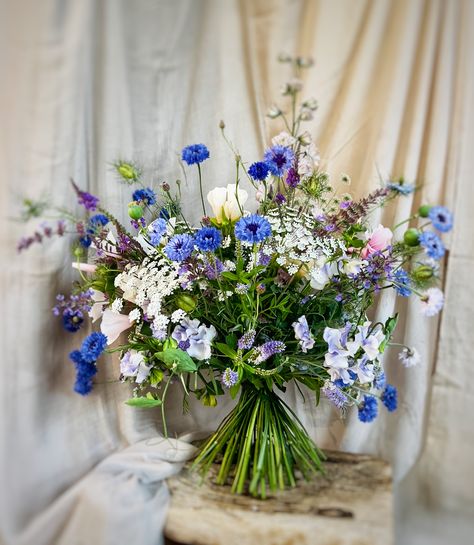 Blue Wild Flower Bouquet, English Garden Bouquet, Cornflower Wedding Bouquet, Field Flowers Bouquet, Cornflower Bouquet, Spring Wildflower Wedding, Cornflower Wedding, Blue And White Bouquet, Wild Flowers Bouquet