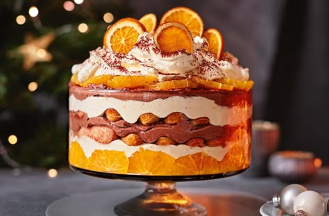 Orange Trifle Recipes, Orange Tiramisu, Tiramisu Trifle, Chocolate Orange Cheesecake, Cedric Grolet, Trifle Dish, Chocolate Custard, Tesco Real Food, Trifle Desserts