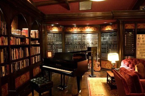 Home Music Rooms, Recording Studio Design, Recording Studio Home, Piano Studio, Music Studio Room, Home Recording Studio, Piano Room, Casa Vintage, Home Studio Music