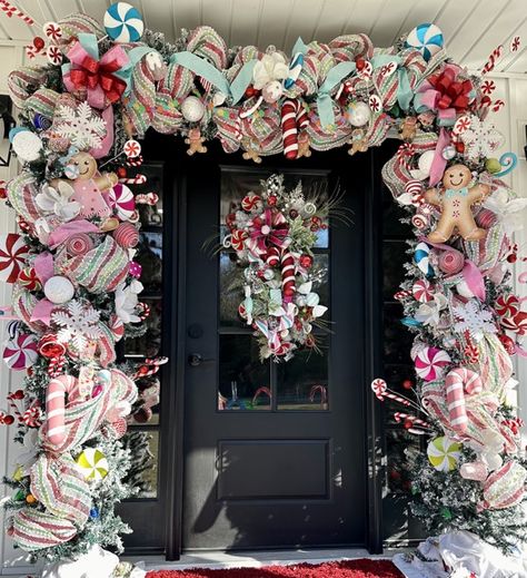 Learn How to Decorate a Christmas Arch Outdoor Arch Christmas Decor, Doorway Decor Christmas, Around The Door Christmas Decor, Diy Christmas Doorway Decorations, Porch Arch Christmas Decorations, Xmas Garland Ideas Front Doors, Christmas Arch Ideas, Archway Decor Christmas, Christmas Doorway Arch