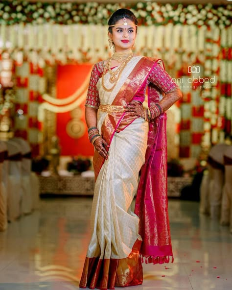 Tamil Bridal Poses, Marriage Single Pose, Bride Poses In Saree, Sauth Saree Look, Saree Stills For Photos, Bride Single Poses Indian, Maharashtrian Bride Look Saree, Bride Stills Indian, Saree Ceremony Stills