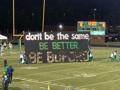 Run Through Signs, Football Banners, Cheer Games, Football Banner, Banner Ideas, Run Through, Poster Ideas, Soccer Field, Banners