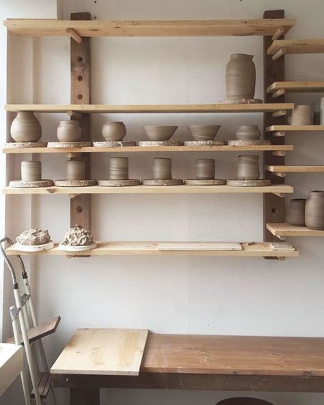 Shelves in pottery studio (@arminhostudio) #pottery #ceramics #workspace Harriet Kilpatrick, Backyard Art Studio, Workspace Studio, Pottery Store, Green Pottery, Ceramic Workshop, Pottery Workshop, Clay Studio, Studio Setup