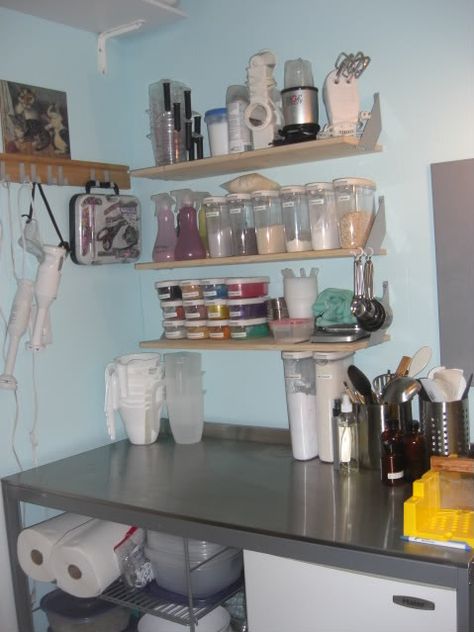 Soap Making Setup, Soap Making Room Ideas, Soap Making Studio Ideas, Soap Studio Ideas, Soap Making Room, Soap Making Studio, Soap Workshop, Dream Workplace, Pinboard Ideas