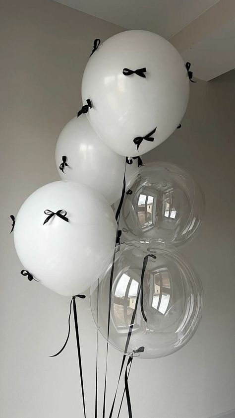 Clear Balloon Decorations Party Ideas, 19 Birthday Decorations Party Ideas, Black White Cake Design, 18th Birthday Cake Black And White, Black Coquette Party Theme, 27th Birthday Themes For Women, Black Coquette Party, Hbd Gift Ideas, Black Coquette Birthday Theme