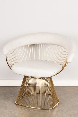 Accent Chair Decor, Gold Accent Chair, Corner Furniture, Chair Design Modern, Chic Chair, Gold Chair, Wooden Stool, Modern Accent Chair, Furniture Hacks