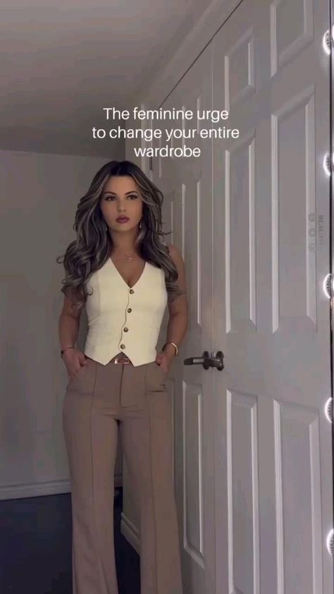 Effortless Pants, Cute Professional Outfits, Chic Outfits Classy, Bodysuit White, Vest Set, Stylish Work Attire, Business Casual Outfits For Work, Everyday Fashion Outfits, Work Fits