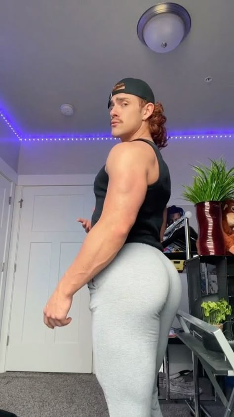 maxtaylorlifts on Instagram Max Taylor, Glutes Workout Men, Thick Guys, Pizza Clothes, Royal High Outfits Ideas Cheap, Robert Downey Jr Iron Man, Lycra Men, Booties Outfit, Sports Boys