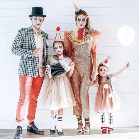 Halloween Costumes Women Scary, Rainbow Costumes, Circus Costume, Diy Halloween Costume, Clown Costume, Family Of 4, Clown Makeup, Family Costumes, Family Halloween Costumes