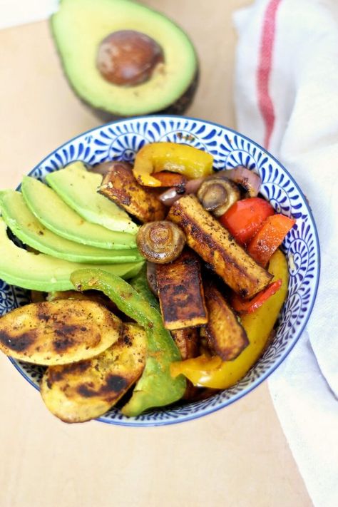 Bbq Tofu Bowl, Vegetable Rice Bowl, Caribbean Bbq, Vegetarian Lunch Ideas, Tofu Bowl, Summer Bbq Recipes, Bbq Tofu, Vegetable Quinoa, Clean Meals