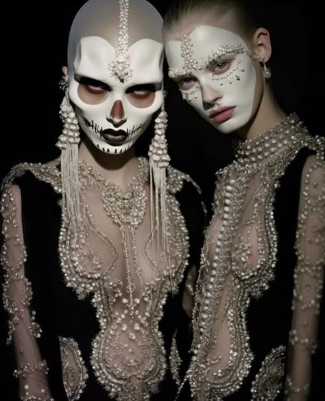 Avant Garde Fashion Couture, Skeleton Fashion, Macabre Fashion, Activewear Photoshoot, Monster Makeup, Bald Cap, Creepy Halloween Makeup, Horror Costume, Halloween Beauty