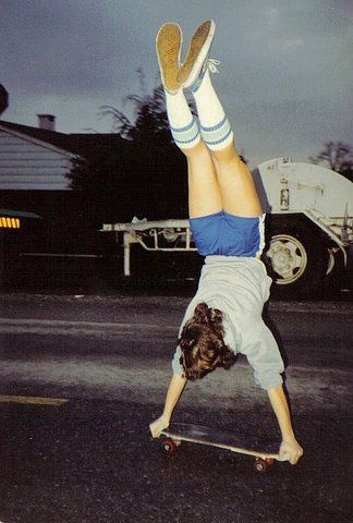 1980's skater 1980s Skateboarding, Skater Photography, 80s Skater, Skater Men, Skateboard Aesthetic, Skate Photos, Drawing Help, James Lee, Roller Skaters