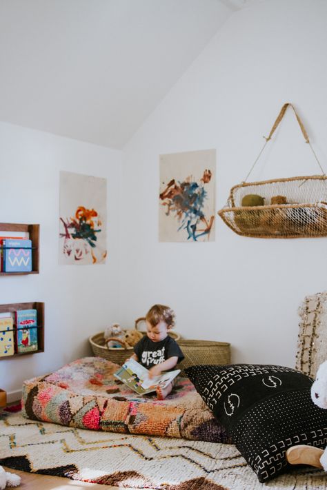 Nursery Reading Nook, Nooks Ideas, Nursery Reading, Reading Nook Chair, Closet Nursery, Reading Nook Kids, Corner Closet, Children Style, Nursery Closet