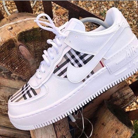 Viral Makeup, Nike Shoes Air Force, Dr Shoes, Jordan Shoes Girls, Custom Nike Shoes, Smink Inspiration, All Nike Shoes, Nike Shoes Jordans, Nike Air Shoes