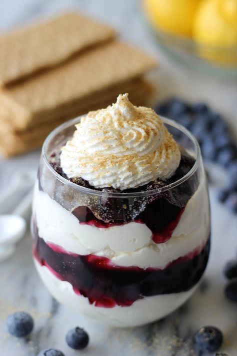 Cheesecake Parfaits with Blueberry Pie Filling - No bake creamy cheesecake filling layered with blueberry pie filling! Blueberry Cheesecake Parfait, Blueberry Pie Filling Recipes, Cheesecake Parfait, Cheesecake Parfaits, Pie Filling Recipes, Blueberry Pie Filling, Blueberry Breakfast, Bake Desserts, Blueberry Recipes