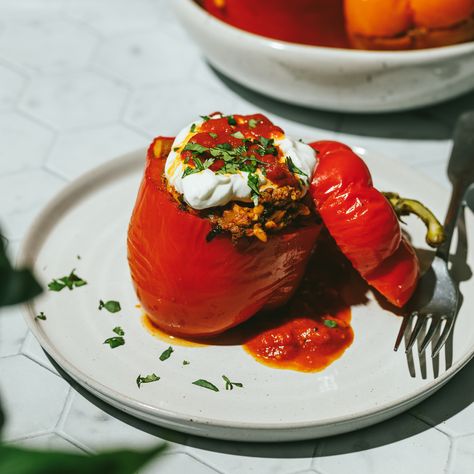 High Protein Stuffed Peppers - Shred Happens Protein Stuffed Peppers, Mediterranean Stuffed Peppers, Shred Happens, Best Stuffed Pepper Recipe, Low Carb Sushi, Eating Low Carb, Low Carb Chips, Easy Stuffed Peppers, Pasta Alternative