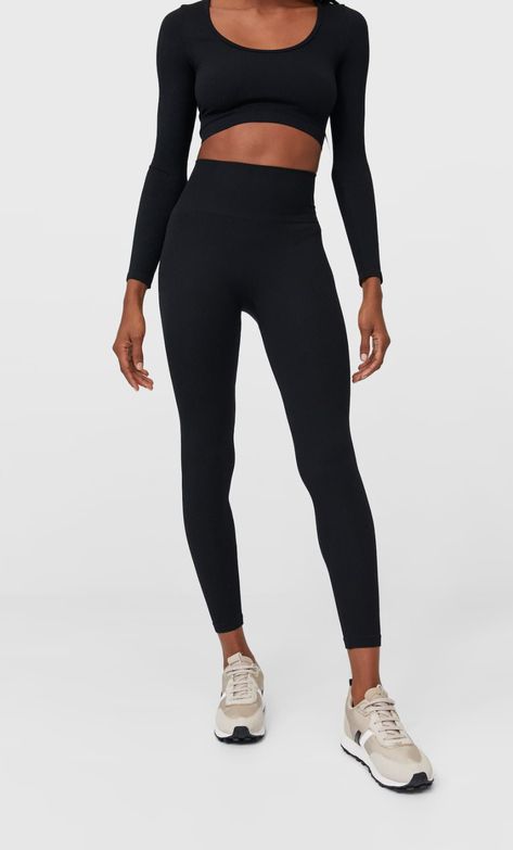 Malla seamless - Nuevo de mujer | Stradivarius España - Islas Canarias Seamless Leggings, Fashion Updates, Moda Fashion, Black Leggings, Black Noir, Trousers Women, Sport Outfits, Women's Leggings, Two Piece Pant Set