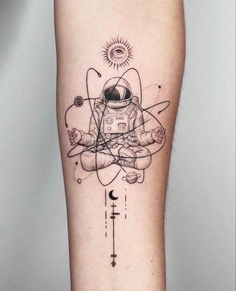 Space Arm Tattoo, Cool Space Tattoos, Space Tattoo Ideas, Geometric Tattoo Sleeve Designs, Space Tattoos, Tatuagem Masculina Pequena, Astronaut Tattoo, Planet Tattoos, Galaxy Tattoo