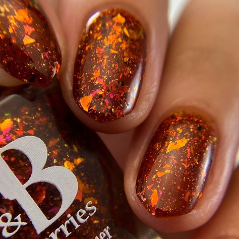 Sweet Potato Smash, inspired by a sweet potato cranberry bake, is a burnt orange jelly packed with purple/red/orange shifting crystal flakes, red & gold metallic flakes and black flakes. The Jen & Berries Food Fight collection continues for a 4th chapter with 4 fall-inspired indie nail polish shades packed with color shifting and metallic flakes. Opacity: 2-3 coats. Gorgeous swatch photos provided by: @brown_beautycentral @crazy4polish3019 @here.forthe.sparkles @llaurenails @lovelylacquerist @xo Orange Glitter Nail Polish, Orange Grey Nails, Black With Orange Nails, Early November Nails, Festive Fall Nails, Rust Ombre Nails, Winter Skittle Nails, Orange Nails Glitter, Pumpkin Orange Nails