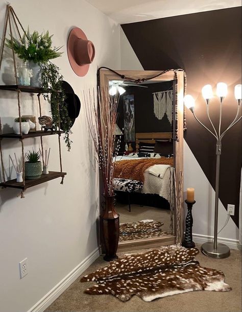 Western Getting Ready Room, Western Closet Room Ideas, Western Asethic House, Western Greenery Decor, Western Corner Decor, Amazon Western Bedroom, Western Get Ready Room, Esthetician Room Western, Modern Western Apartment Decor