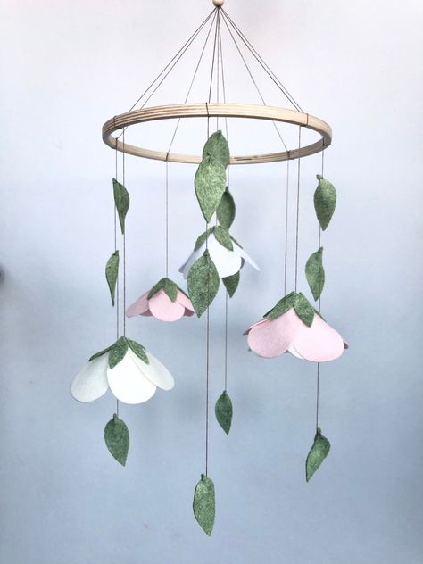 Baby mobile Flowers. Baby mobile for girl. Eco mobile. Nursery decor. Diy Baby Mobile Girl, Nursery Mobile Girl, Owl Mobile, Mobile Girl, Happy Owl, Diy Baby Mobile, Diy Ribbon Flowers, Flower Mobile