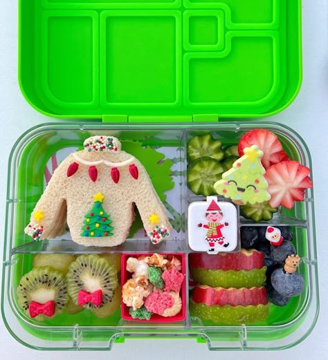 Christmas Bento Box Ideas, Christmas Lunch Box Ideas, Christmas School Lunch Ideas, Christmas Bento Box For Kids, Christmas Lunchbox Ideas, Christmas Lunch Kids, Christmas Bento, Themed Lunches, Christmas Sandwiches