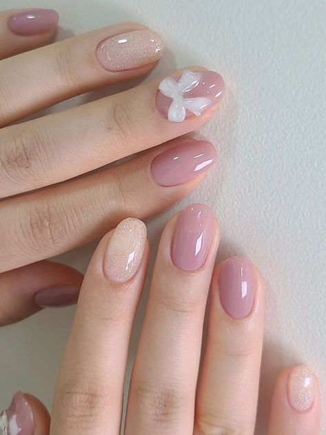 nude mauve nails with glitter Fall Mauve Nails, Mauve Nails, Casual Nails, Blush Nails, Pretty Gel Nails, Really Cute Nails, Cute Gel Nails, Tip Nails, Soft Nails